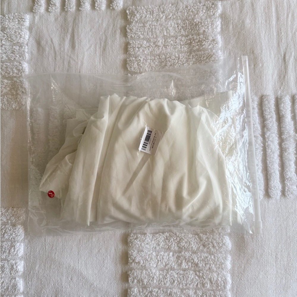 Off-Shoulder White Dress - Picture 3 of 4